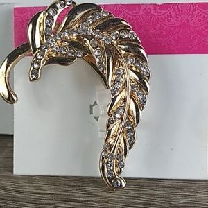 New Candies gold toned and diamond ear ring clasp leaf fashion jewelry